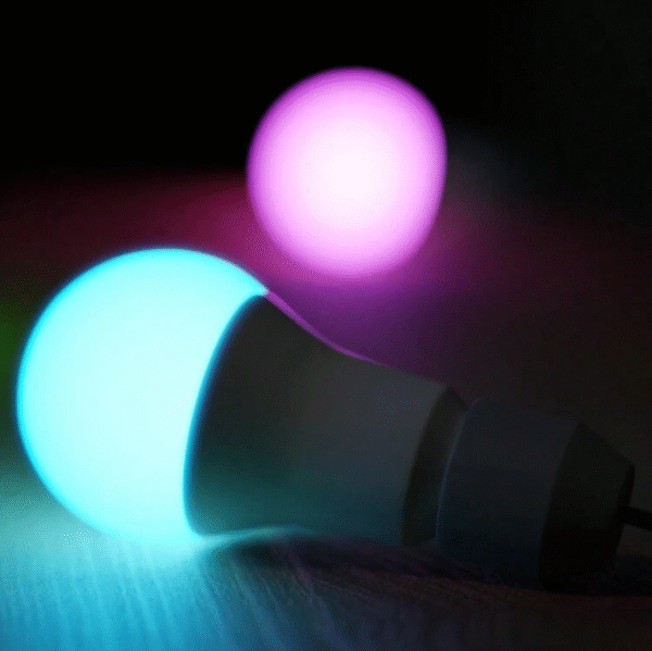 Ampoule LED Intelligente 15 W Tuya A19 E27/E26 – RGB + Blanc Chaud 2700 K, Bluetooth, App & Contrôle Vocal